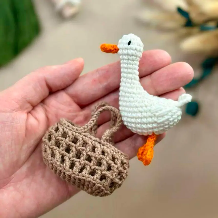 Гусь в сумке